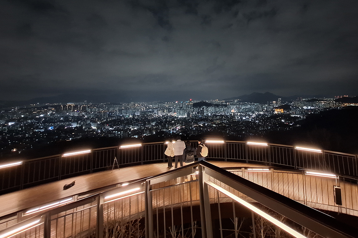 야경 끝판왕 등장! '용마산 스카이워크'에서 바라본 서울의 밤은?