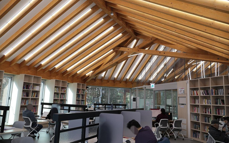 산장에 온 기분! 힐링 독서 명소, 상암 '책쉼터스페이스' 좋아요