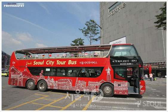동대문 두산타워 앞에서 출발하는 서울시티투어버스 `전통시장 코스`