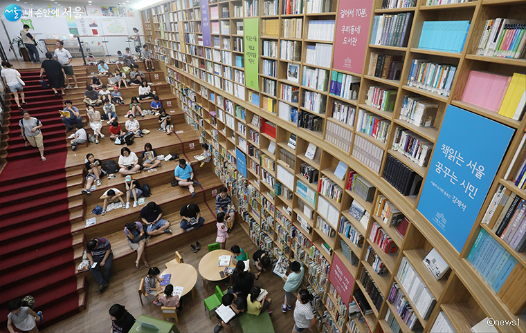 서울도서관이 온라인 콘텐츠 1만 8,000종을 신규로 확충했다