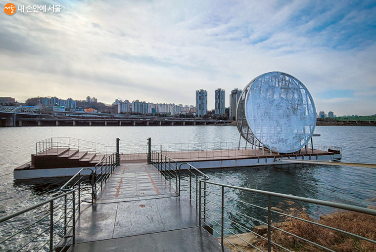달빛노들은 서울시 공공미술 프로젝트 ‘서울은 미술관’의 하나로 추진됐다 