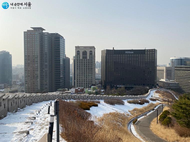 서울 시내를 한눈에 내려다볼 수 있다. ⓒ최은진