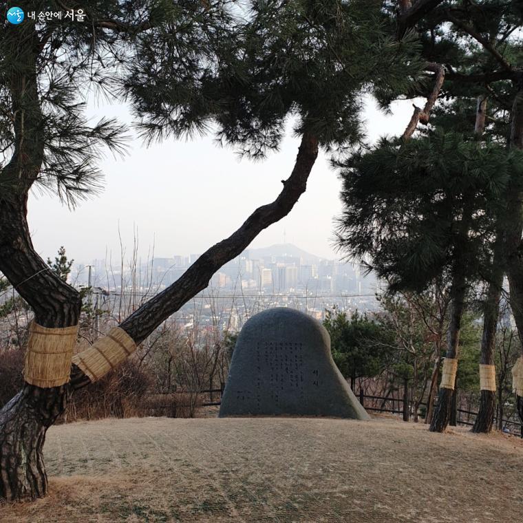 윤동주 문학관 뒤 청운공원에서 만날 수 있는 시인의 언덕