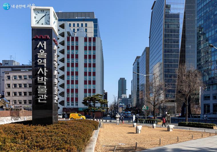  서울역사박물관 정문에서 바라본 모습 ⓒ이재연 