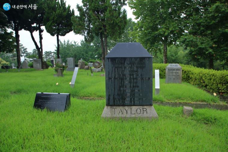 양화진외국인 선교사묘원의 앨버트 테일러 묘지(2020. 7월) ⓒ이선미  