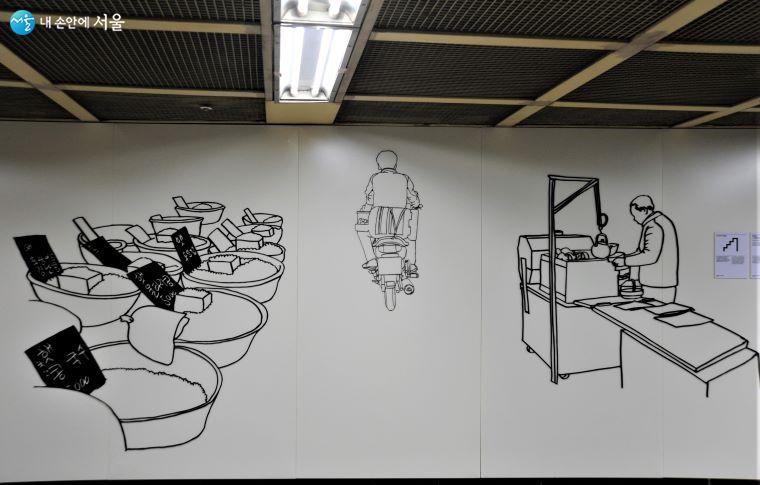 ‘STAIR 미술관’ 지하 1·2층 연결 통로의 황혜선 작 「시장 풍경」 ⓒ조수봉