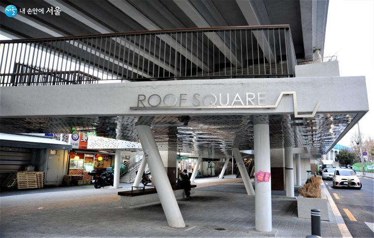 ‘이문 고가하부’의 ‘ROOF SQUARE’는 개방형 주민 커뮤니티 공간이다 ⓒ조수봉