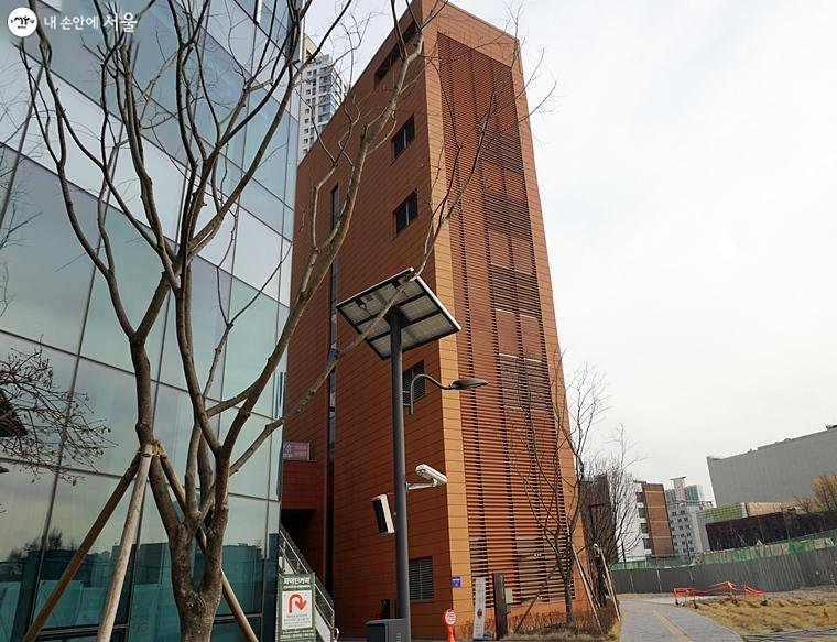 건물 5~6층에 위치한 서울예술교육센터