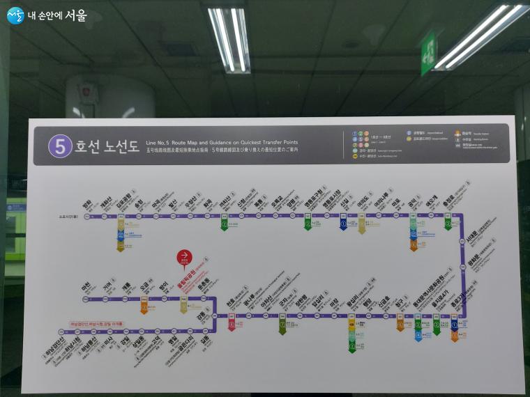 서울의 맥을 따라 달리는 지하철 5호선 