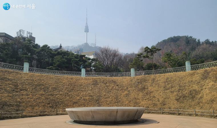 2394년 개봉 예정인 타임캡슐이 담긴 서울천년타임캡슐광장