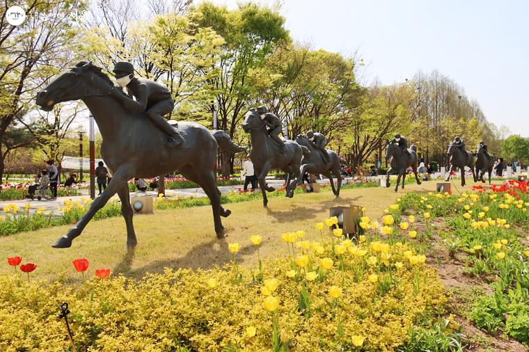 서울숲 대표적인 조형물 군마상