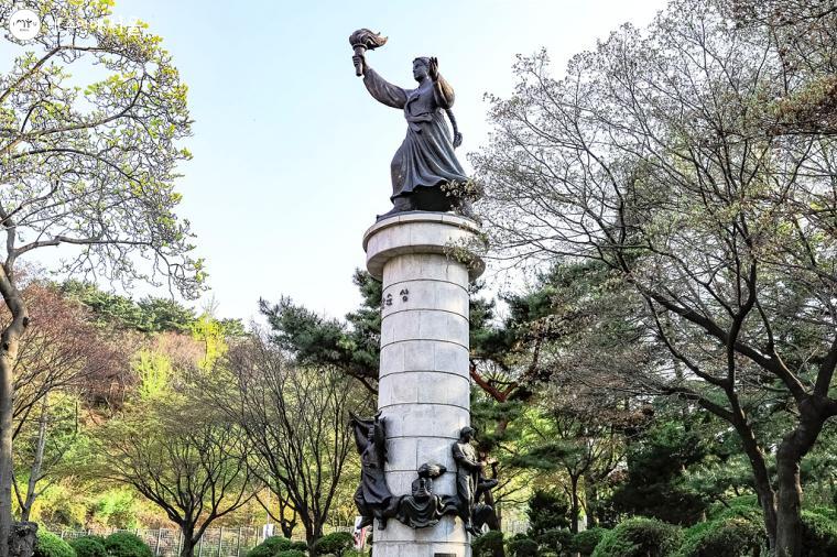 3.1 만세 운동을 이끌었던 유관순 열사의 동상. 순국 50주년을 기념하여 지난 1970년 세워진 동상이다. ⓒ박우영