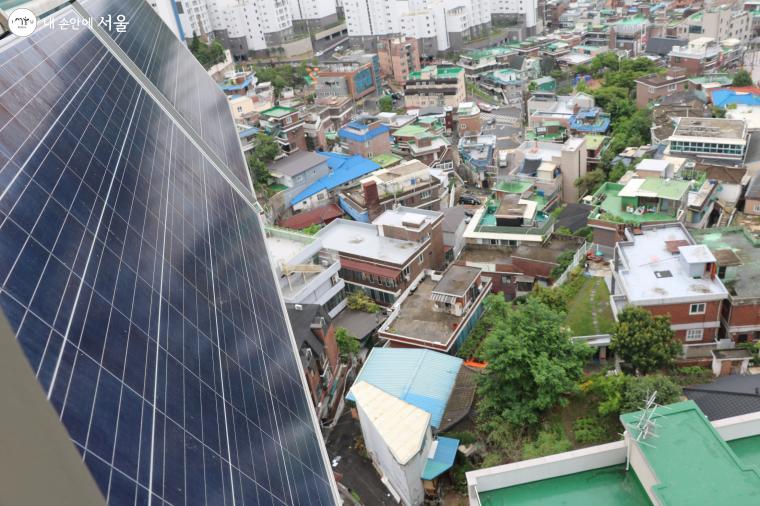 홍은풍림아이원아파트 베란다에 설치한 미니태양광 모습 