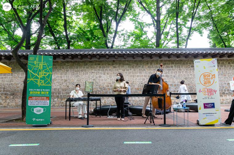 20분 내외로 진행되는 '서울 365거리공연단'의 음악 공연