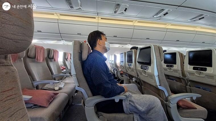 한국 미국 왕복 항공편의 좌석은 여유가 있었다. 