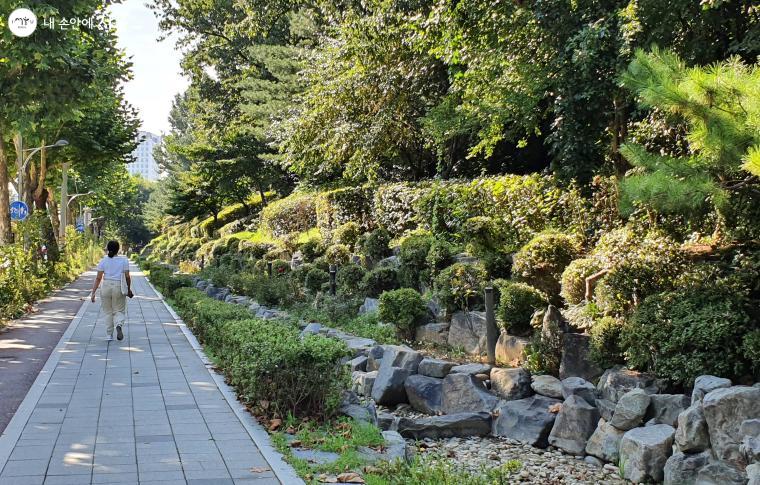 구의사거리~어린이대공원사거리는 서울시민이 추천한 걷기 좋은 코스이다.