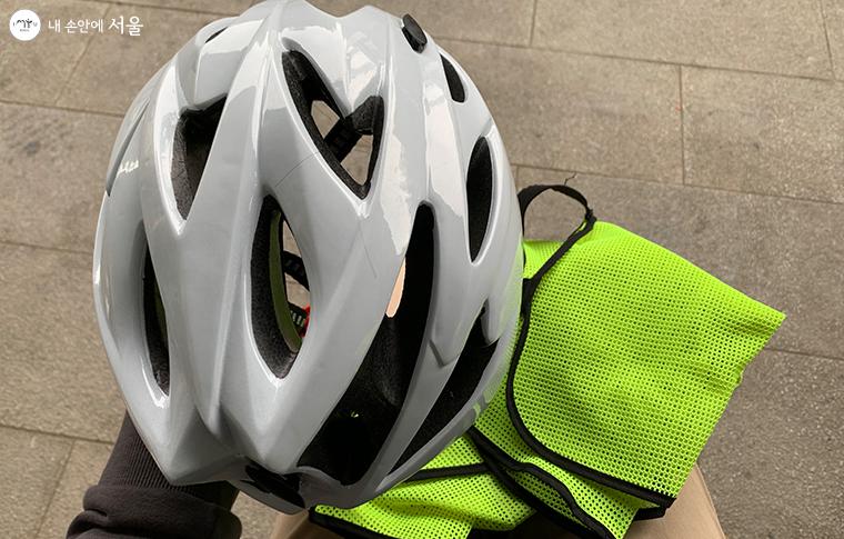 헬멧과 안전 조끼를 대여할 수 있어서 신분증만 챙기면 된다. 