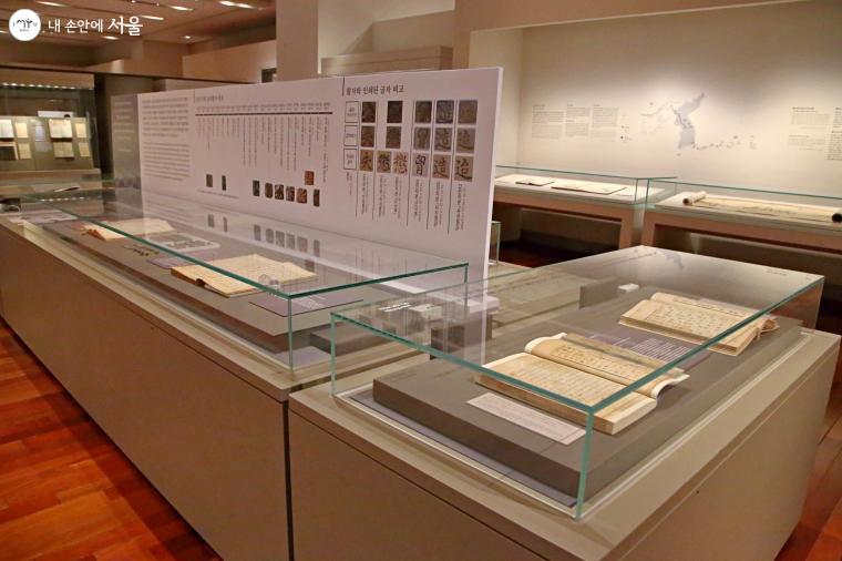 훈민정음 창제 이후 가장 먼저 간행된 ‘석보상절’의 권 20, 21이 국립중앙박물관에서 전시 중이다. 