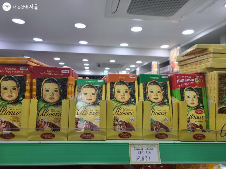 실제 러시아에서 판매 중인 얄론까 초콜릿을 가게 앞 마트에서 발견했다. 
