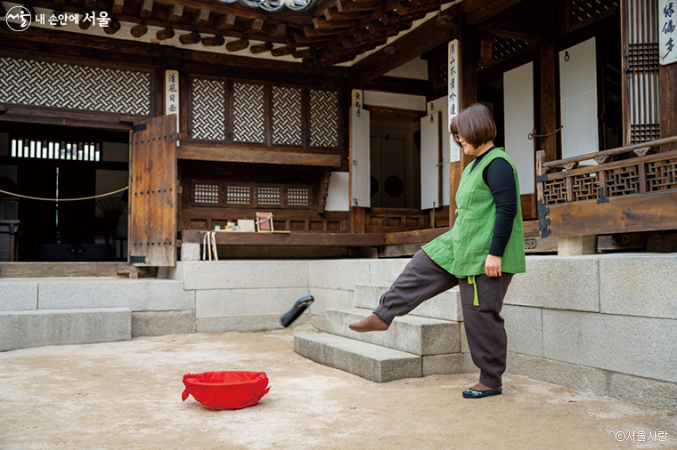 한국 전통 놀이와 세시풍속을 체험할 수 있는 ‘남산골 전래놀이’