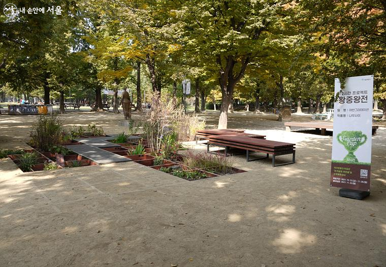 '72시간 프로젝트' 왕중왕전 참가팀 어반그라데이션의 작품 '나무사이', 식물이 살기 어려운 공간을 생육공간으로 바꾸어놓았다 ⓒ최윤영