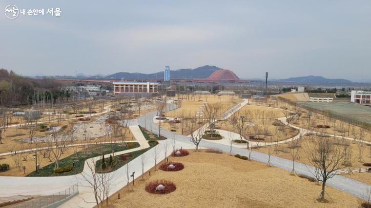 체험관 전망대에 올라서면 '서울물재생공원'은 물론 방화대교, 행주산, 북한산까지 보인다 ⓒ최용수 
