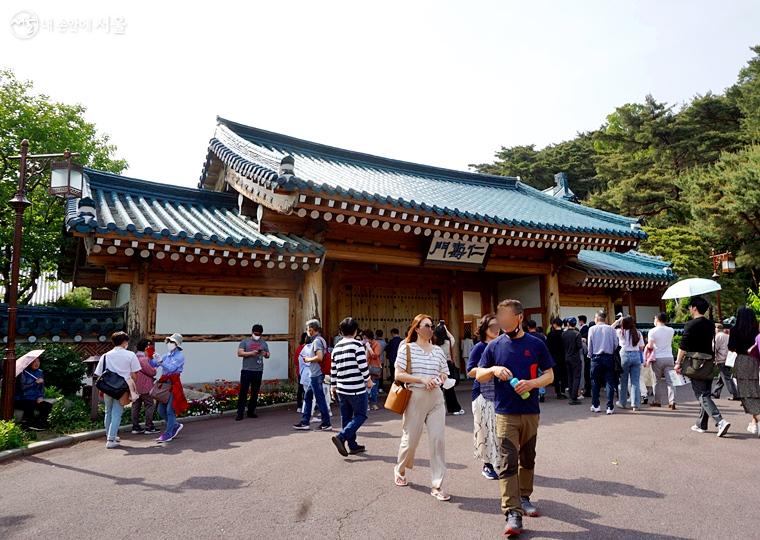 대통령 관저 입구 ⓒ김윤경