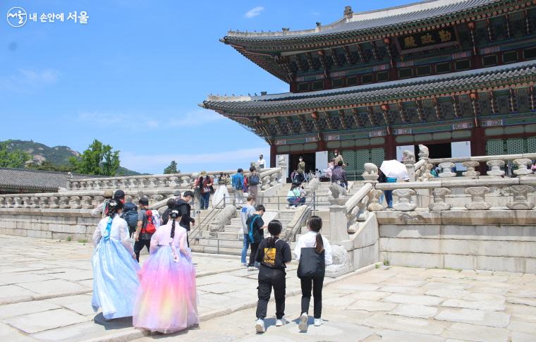 조선시대 '조정'이라 할 수 있는 경복궁 근정전