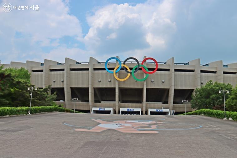 전 세계에 대한민국을 알린 역사적 장소, 잠실 올림픽주경기장 호돌이광장 ⓒ정향선