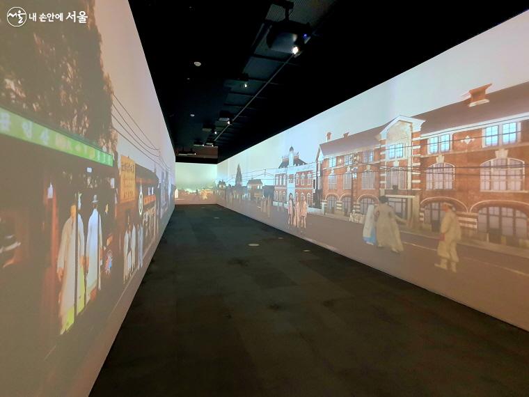 공립박물관 최초로 조성된 디지털 전시 체험존 '개회의 거리, 종로' ⓒ방금숙