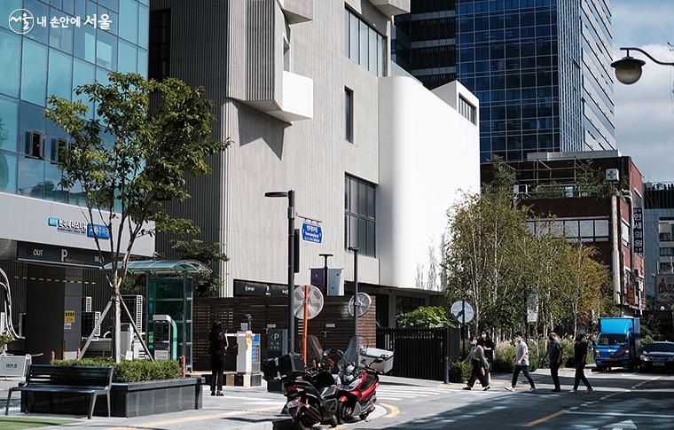  ‘우란문화재단’은 더시스템랩건축사사무소가 설계한 건물로 ‘2019 서울특별시 건축상 우수상’을 수상했다.ⓒ김아름