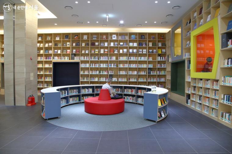 송파책박물관은 책과 사람이 만나고, 책과 사람을 이어주는 공간이다.
