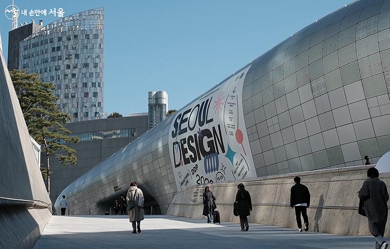 지난 10월 19일, 서울뷰티먼스의 마지막 행사인 ‘서울디자인 2022(SEOUL DESIGN 2022)’가 시작됐다. ⓒ김아름