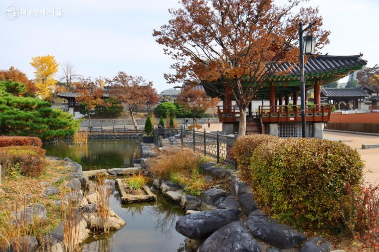 주말을 맞이하여 남산골한옥마을에서는 다양한 행사가 진행되고 있었다. ⓒ정향선 