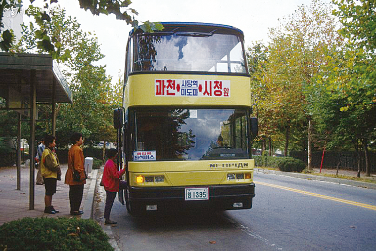 과거 서울시에서 운행했던 2층 버스 모습 ©서울기록원