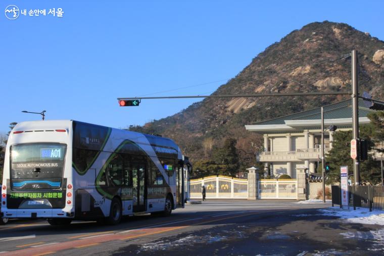 시내버스와 동일한 대형 자율주행버스가 정기 운행하는 첫 사례이다. 