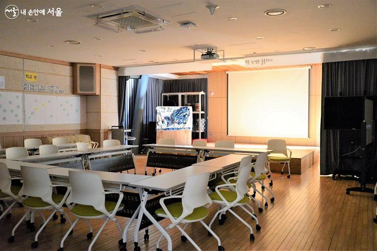 공릉청소년문화정보센터 2층 '폴짝실'. 작가와 만남 등 다양한 단체 행사가 열린다.