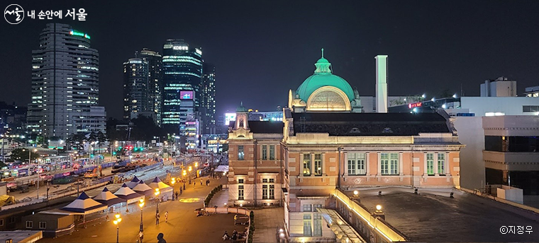 구 서울역은 현재는 전시관인 문화역 서울284로 사용되고 있다