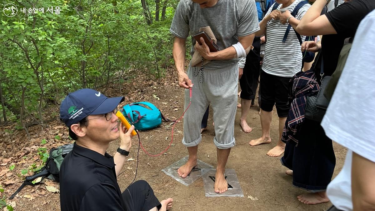 접지테스트를 해주고 있는 맹성근 이사 ⓒ이성국