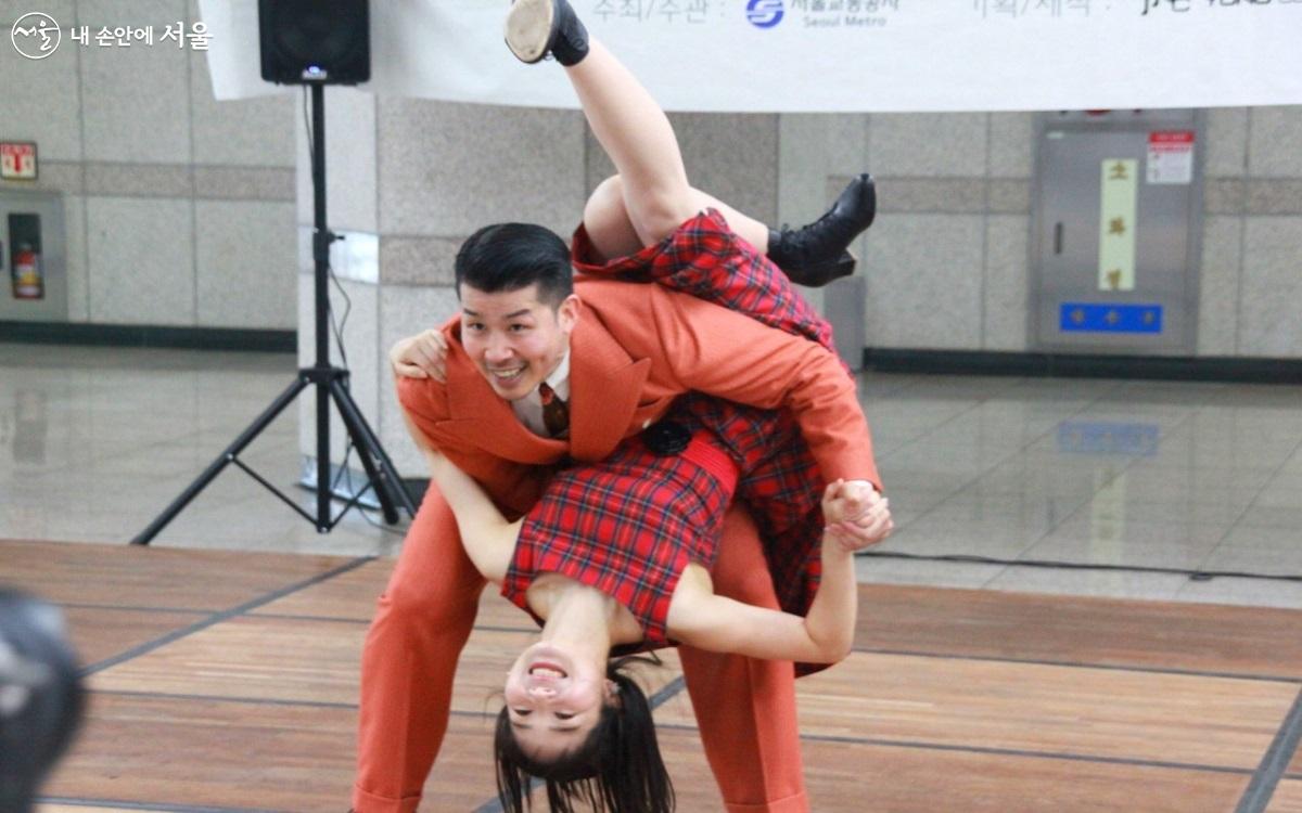 전세계 스윙댄서들이 사랑하는 스윙 라인댄스 무대 ©엄윤주