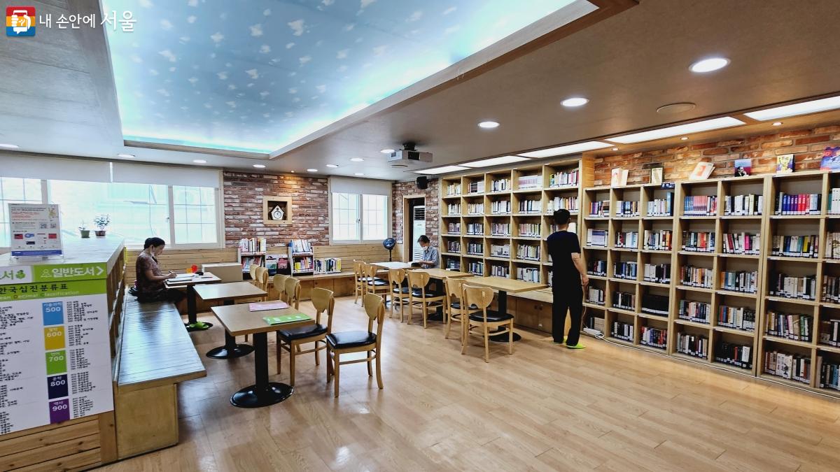 어르신들이 편하게 이용할 수 있는 '초록동작은도서관' ⓒ박분
