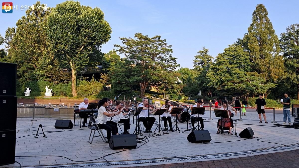 서울팝스오케스트라가 주말 오후 작은 음악회의 문을 열었다. ©이선미