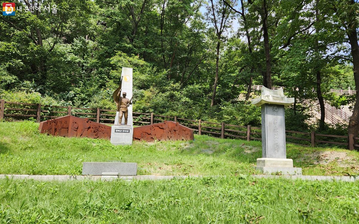 한국광복군 17위의 합동묘소 ⓒ김미선