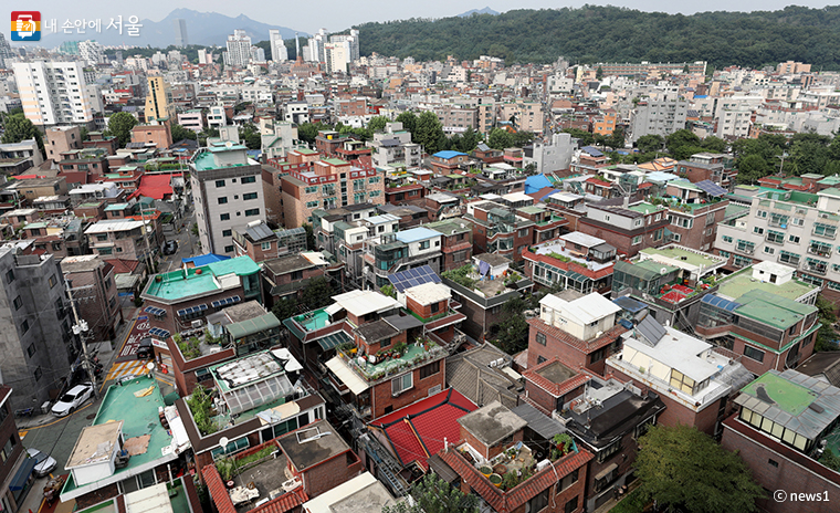 서울 강북구 번동 모아타운 1호 시범구역에 저층 주택이 빼곡하게 들어서 있다. 