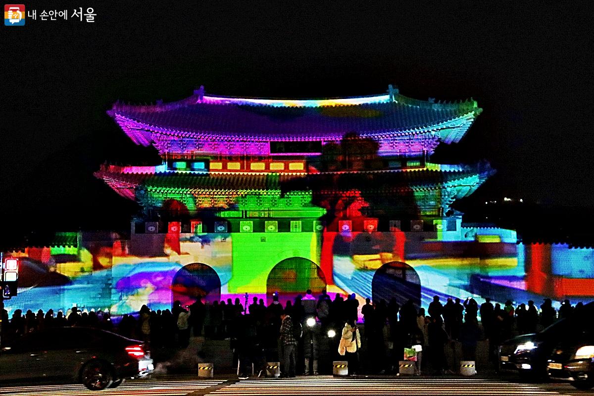 소중한 사람들과 함께 서울의 거리에서 행복하고 따뜻한 시간을 만끽해 보자. ©정향선