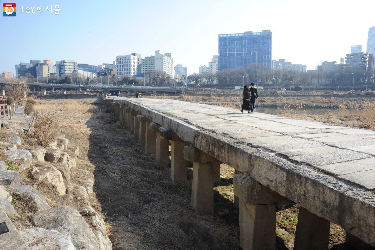 중랑천 살곶이다리를 지나면 청계천 자전거도로와 한강 자전거도로가 합류하게 된다. ⓒ조수봉