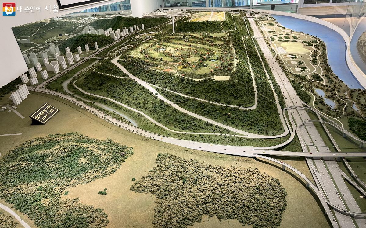 1:500 스케일로 보여주는 월드컵공원 모형도. 이 전체가 쓰레기 매립지였다. ©박지영 