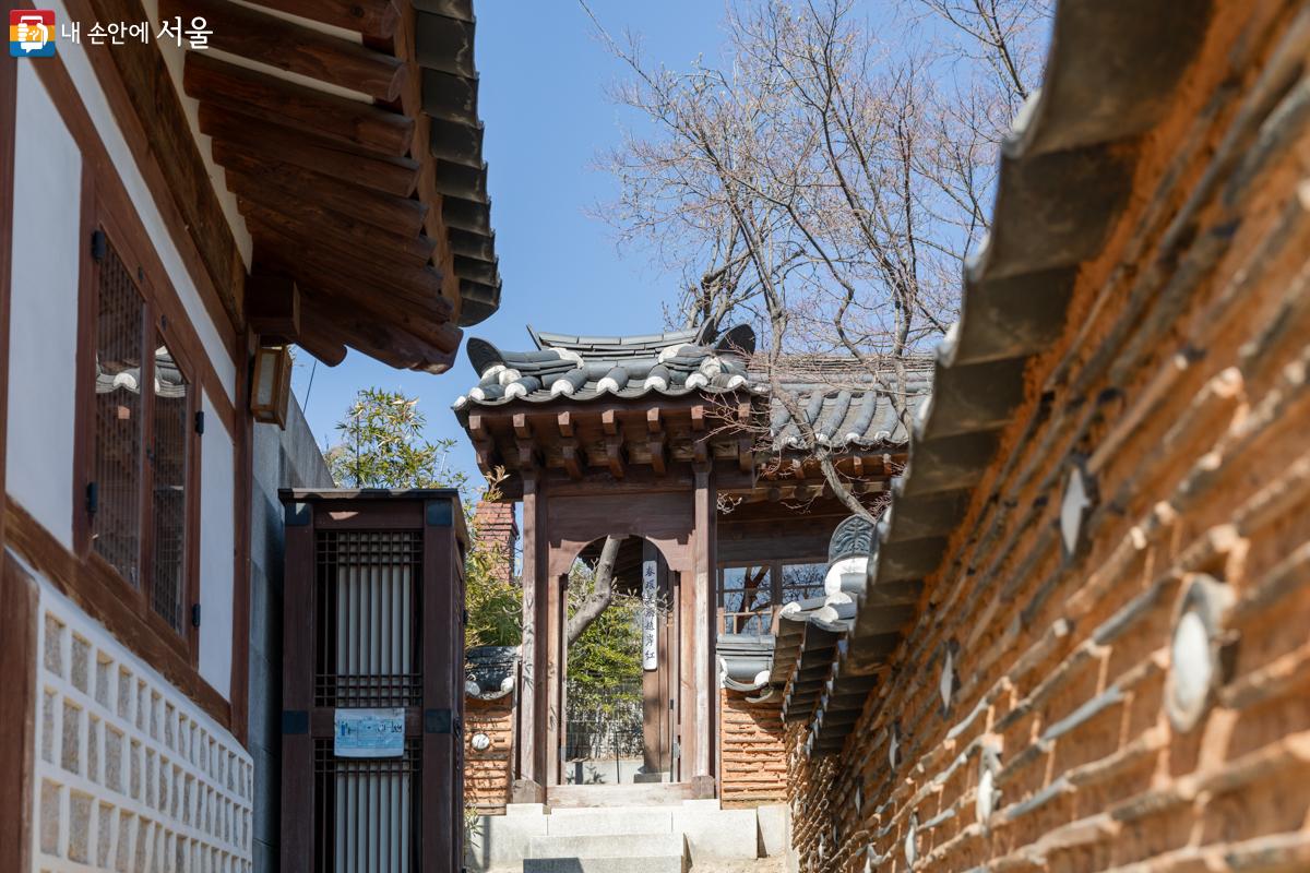 백인제 가옥 후원에서는 아담한 별당채의 모습을 감상할 수 있다. ⓒ문청야