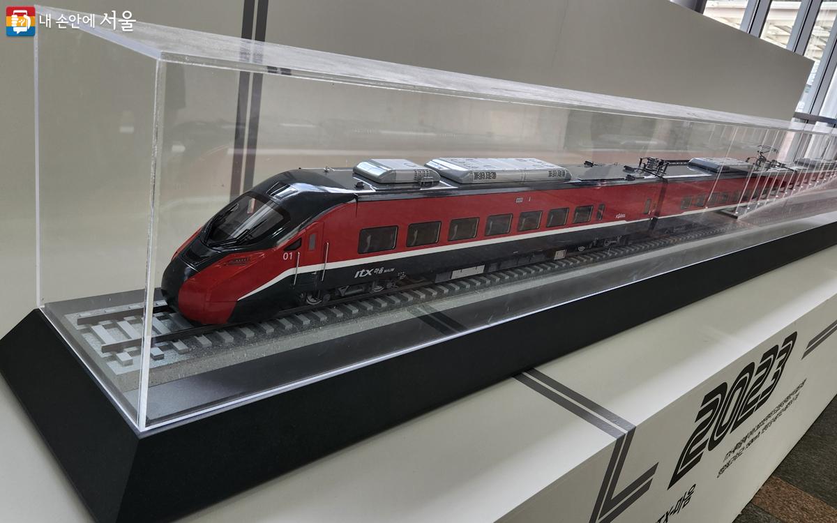 ITX-마음은 2023년부터 도입된 동력분산식 철도차량이다. ©김미선