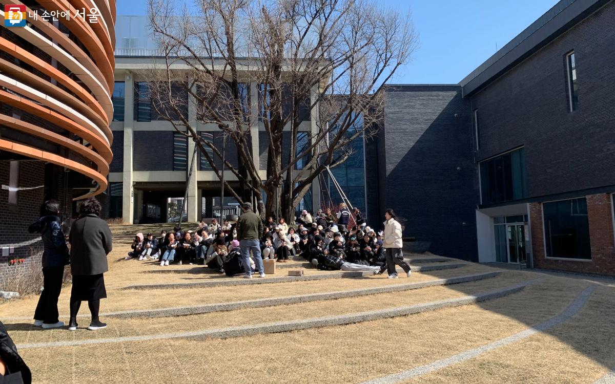 이날 30여 명의 단체 관람객이 서울공예박물관을 방문했다. ©김도연
